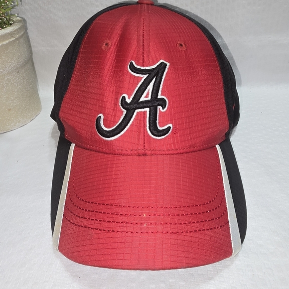 ALABAMA CRIMSON TIDE BASEBALL CAP RED WITH BLACK EUC - Picture 1 of 7